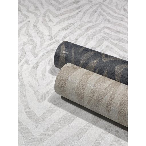 Egzotikus zebracsíkos motívum a kopottas elegancia jegyében szürkésfehér és szürke tónus fémes mintarészletek tapéta