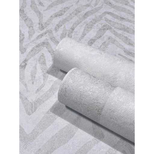 Egzotikus zebracsíkos motívum a kopottas elegancia jegyében szürkésfehér és szürke tónus fémes mintarészletek tapéta