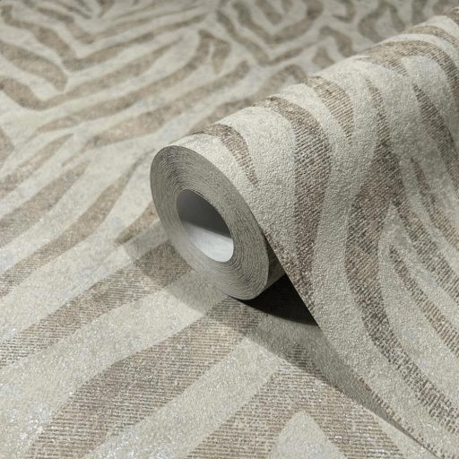 Egzotikus zebracsíkos motívum a kopottas elegancia jegyében szürkésbarna és barna tónus fémes mintarészletek tapéta