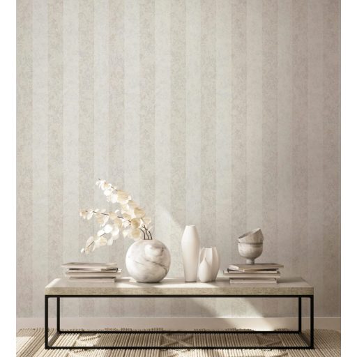 Shabby stílusú csíkos minta fémes hatással törtfehér és bézs tónus fémes mintarészletek tapéta