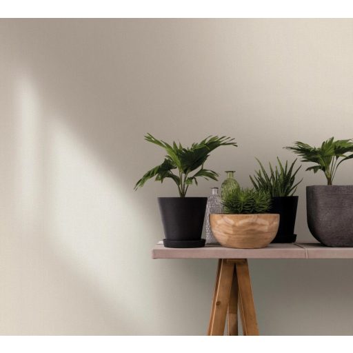 Egyszínű textilhatású texturált minta világos bézs/krémszürke tónus finom fény tapéta