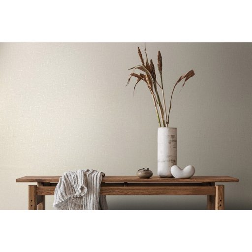 Fémes elemekkel díszített innovatív egyszínű textílminta bézs/világosbézs és gyöngyház tónus tapéta