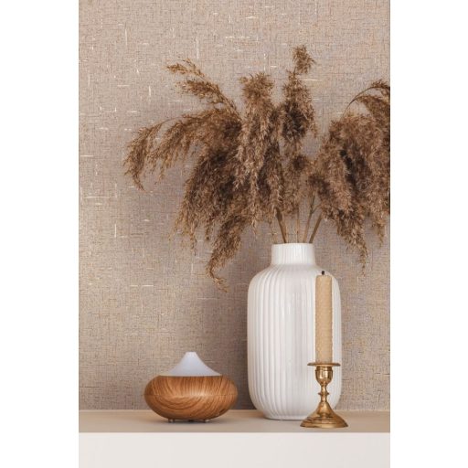 Fémes elemekkel díszített innovatív egyszínű textílminta bézs világos narancs és arany tónus tapéta