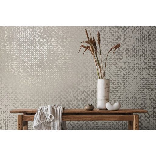 Stilizált levelek strukturált koptatott felületen grafikai minta szürke árnyalatok és ezüst fémes hatás tapéta