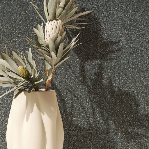 Finom szemcsés felületű egyszínű texturált minta antracit fekete és arany tónus finom mintafény tapéta