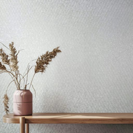 Skandináv elegancia klasszikus texturált felületű rombusz mintával törtfehér és gyöngyház tónus finom mintafény tapéta