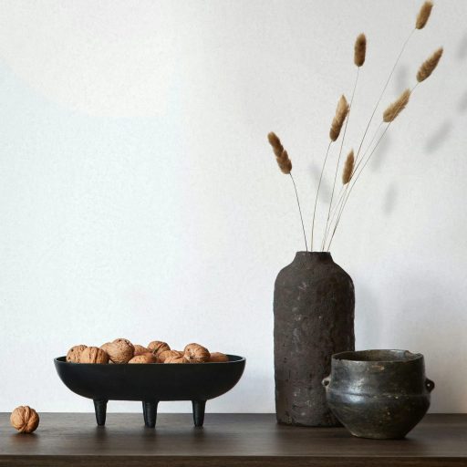 Szórt fémes hatású texturált minta fehér/törtfehér és gyöngyházfehér tónus finom fény tapéta