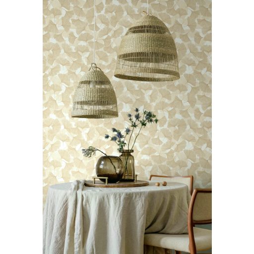 Valódi fókuszpont! Organikus luxus 3D gingko minta krém és aranyló meleg bézs tónus tapéta