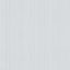 Divatbemutató a falon! Elegáns finoman csíkozott minta világosszürke ezüstszürke és kékesszürke tónus tapéta