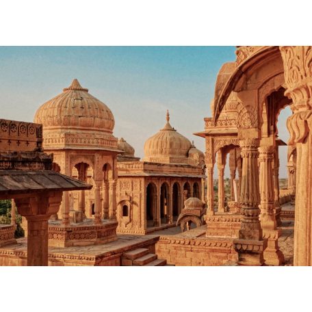 Lenyűgöző hindu templom a lenyugvó nap fantasztikus fényében barna kék és szines falpanel