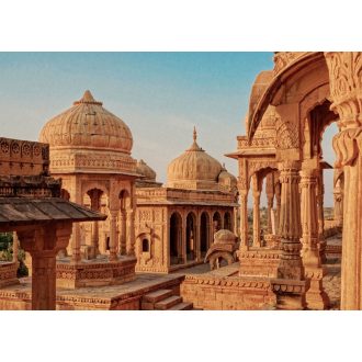   Lenyűgöző hindu templom a lenyugvó nap fantasztikus fényében barna kék és szines falpanel