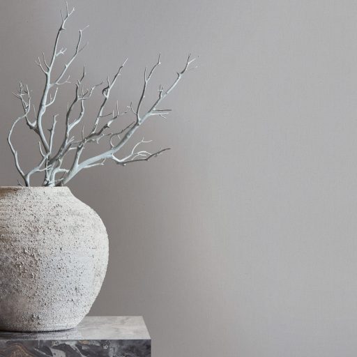 Finoman szőtt vászonhatású strukturált egyszínű minta fátyolos középszürke tónus tapéta