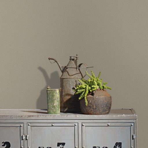 Finoman szőtt vászonhatású strukturált egyszínű minta meleg barna/taupe tónus tapéta