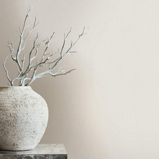 Finoman szőtt vászonhatású strukturált egyszínű minta halvány bézs/krémszürke tónus tapéta