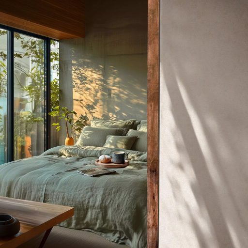 Enyhén texturál egyszínű finom vakolatminta krémszín tónus tapéta