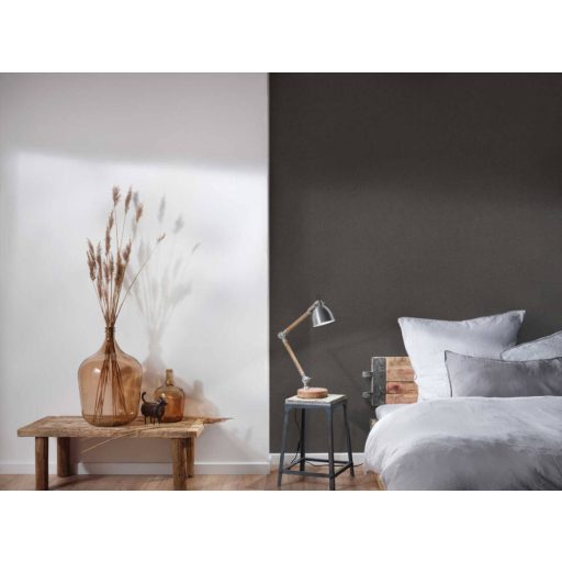 Pixelszerű struktúrával kialakított egyszínű minta sötétbarna és antracit tónus tapéta