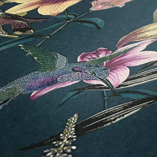 Pazar botanikai illusztráció - liliomok orchideák és harangvirágok köztük kolibrikkel petrol aranysárga kék lila és fehér tónus tapéta