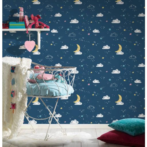 As-Creation Little Love 38141-1 Gyerekszobai Boldog gyermeki álom holdfényes csillagos elszórtan felhős ég alatt kék fehér sárga rózsaszín tapéta