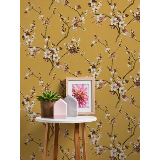 Finom rajzolatú virágzó ágak sárga barna fehér és rózsaszín tónus tapéta