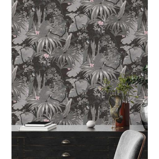 Lenyűgöző trópusi levelek és virágok pillangókkal szürke fekete fehér és rózsaszín tónus tapéta