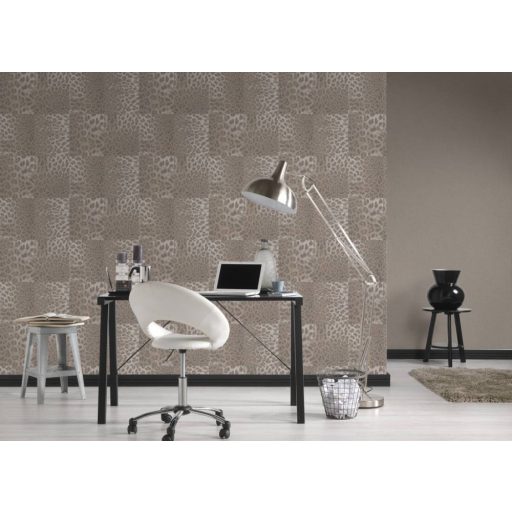 Vadító leopárdbőr minta négyzetekbe rendezve szürkésbézs/szürkésbarna és szürke tónus finom mintafény tapéta