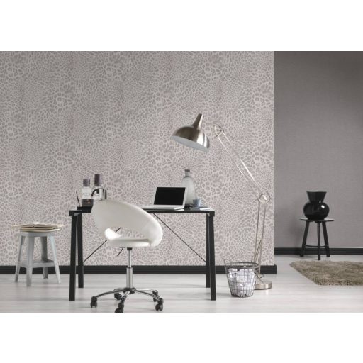 Vadító leopárdbőr minta négyzetekbe rendezve fehér szürkésfehér szürke és ezüst tónus finom mintafény tapéta