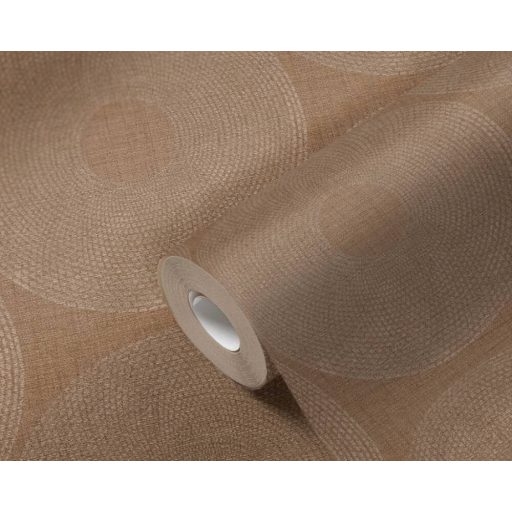 Törzsi ihletésű pontokkal kialakított grafikus körminta karamellbarna és ezüst tónus finom mintafény tapéta