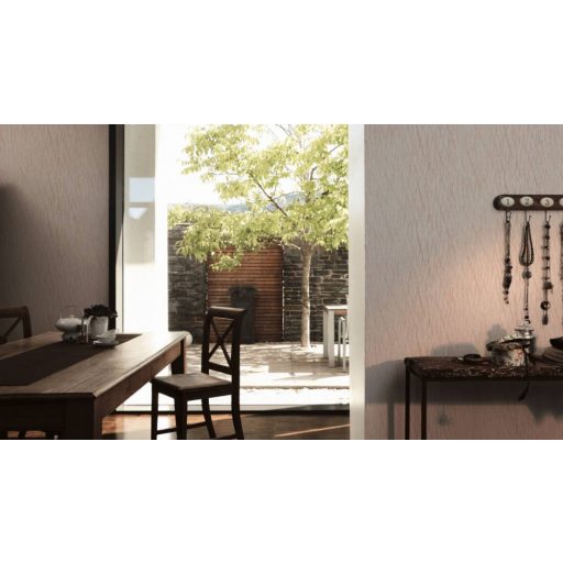 Karcolt hatású grafikai struktúrminta krém és szürkésbézs tónus vörösréz fémes hatás tapéta