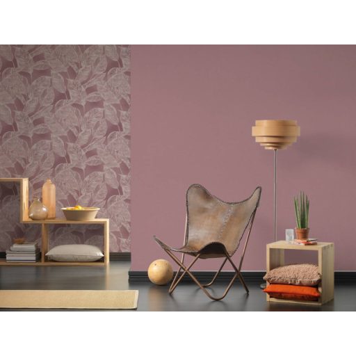 Fenntartható és természetes textil struktúrájú egyszínű minta mályva tónus tapéta