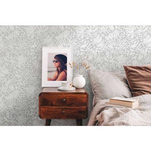 Dús vegetáció - markáns levélmintázat szürke és ezüst tónusok határozott mintafény tapéta