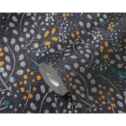 Harmonikus elrendezésű ágak levelek virágok mintája fekete szürke fehér sárga és kék tónus fémes hatás tapéta