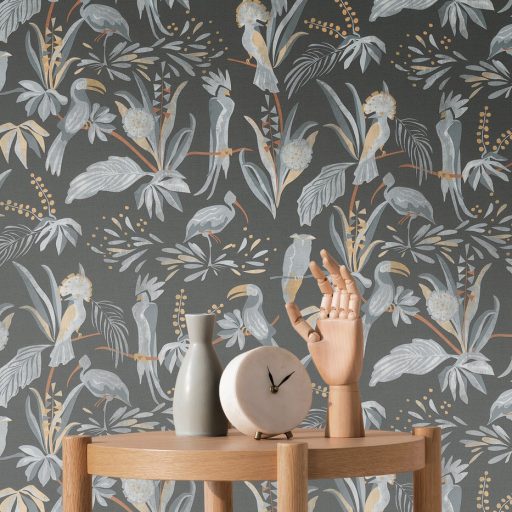 Trópusi madarak egzotikus környezetben fekete szürke bézs és fehér tónus tapéta