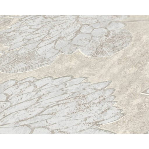 Nagy formátumú szirmok virágok és levelek mintája szürkésbézs bézs fehér és fehérezüst tónus fémes hatás tapéta