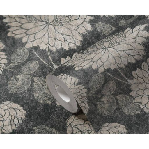 Nagy formátumú szirmok virágok és levelek mintája fekete ezüstszürke krém és fehérezüst tónus fémes hatás tapéta