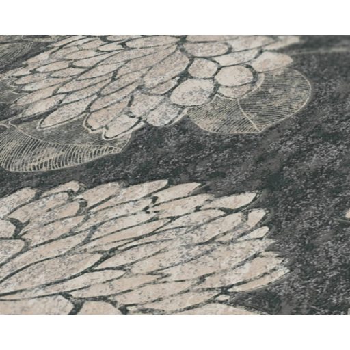 Nagy formátumú szirmok virágok és levelek mintája fekete ezüstszürke krém és fehérezüst tónus fémes hatás tapéta