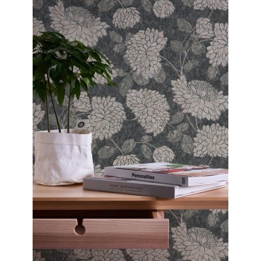 Nagy formátumú szirmok virágok és levelek mintája fekete ezüstszürke krém és fehérezüst tónus fémes hatás tapéta