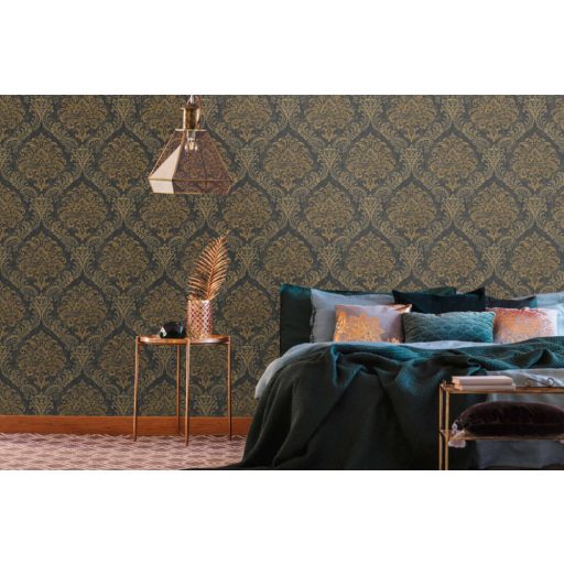 Klasszikus barokk ornamentika modern átiratban antracit/fekete és arany tónus intenzív fémes hatás tapéta