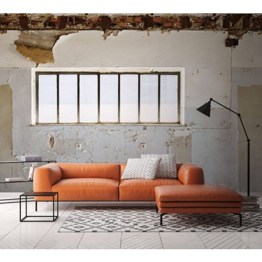 Használaton kivűli elhagyatott kopott ipari helyiség krém bézs szürke barna és téglavörös tónus falpanel