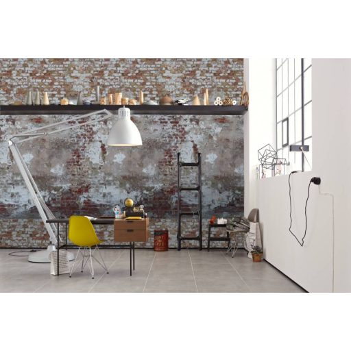 Erősen elhasználódott kopott vakolatú téglafal szürke fehér bézs szürkésbézs és vörös tónus falpanel