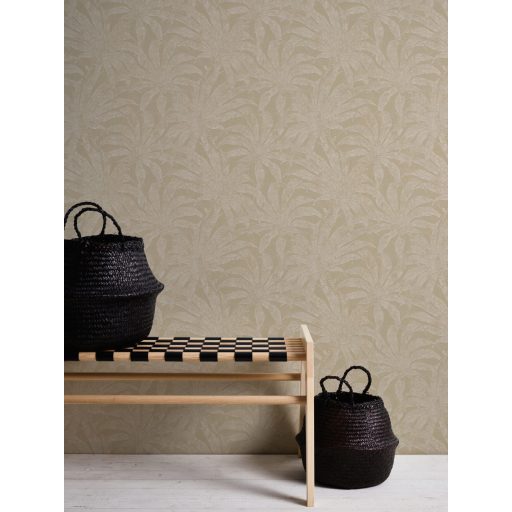 Trópusi levelek modern fémes megjelenítésben bézs szürkésbézs és arany tónus fémes hatás tapéta