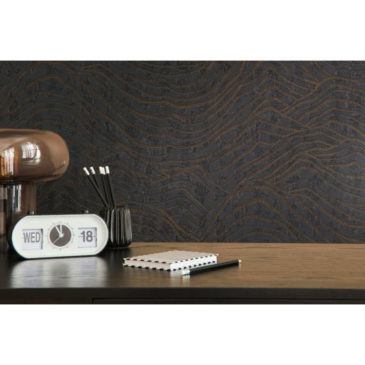 Top design! Absztrakt és egzotikus fémes 3D hullámminta beton háttéren sötétszürke/antracit fekete és arany tónus fémes hatás