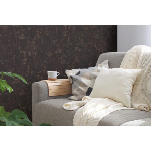 Kopott beton/vakolat hatású minta fémes kiemelésekkel sötétbarna/antracit és arany tónus fémes hatás tapéta