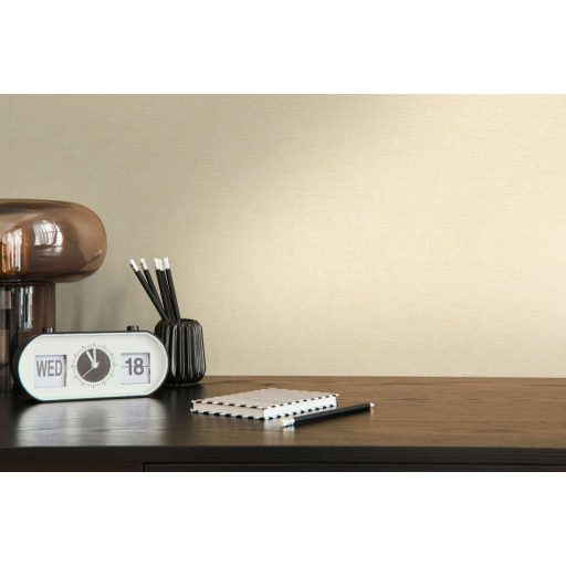 Finom vászonhatású texturált UNI minta függőleges vonalakkal lágy bézs tónus tapéta