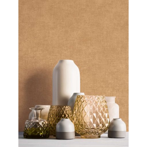 Finom vászonhatású texturált UNI minta függőleges vonalakkal karamellbarna tónus tapéta