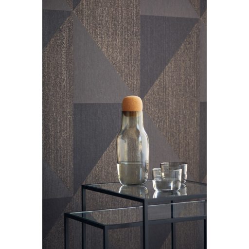 Eijffinger BOLD 395825 DIAMOND Industrial Chic túlméretes háromszögek rombuszba rendezve sötétbarna szürlésbarna réz tapéta