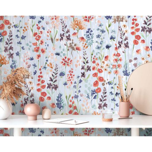 Színes és vidám vadvirágok akvarell megjelenésben krémfehér szürke narancs és sokszínű tónus tapéta