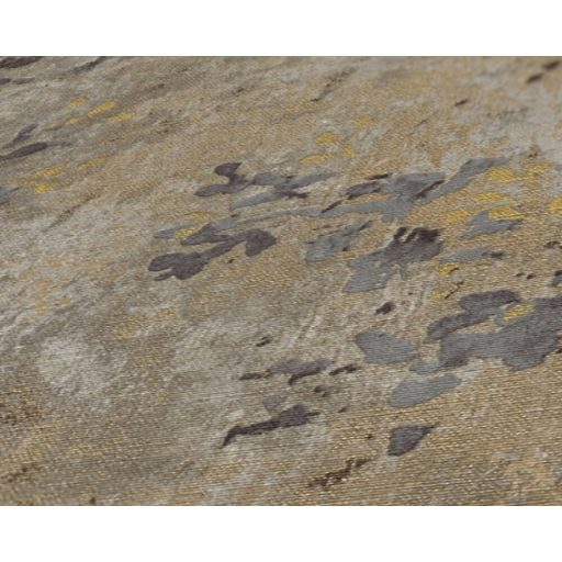 Karcsú ágakon akvarell megjelenésű virágok levelek koptatott háttéren szürke barna és fémes arany tónus tapéta