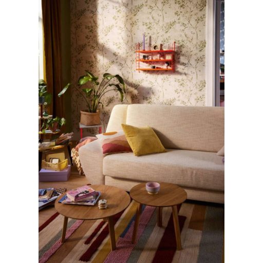 Karcsú ágakon akvarell megjelenésű virágok levelek koptatott háttéren krém bézs zöld és arany tónus fémes hatás tapéta