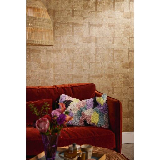 Fémes elemekkel díszített modern csempehatású 3D beton mintázat barna aranybarna és arany tónus tapéta