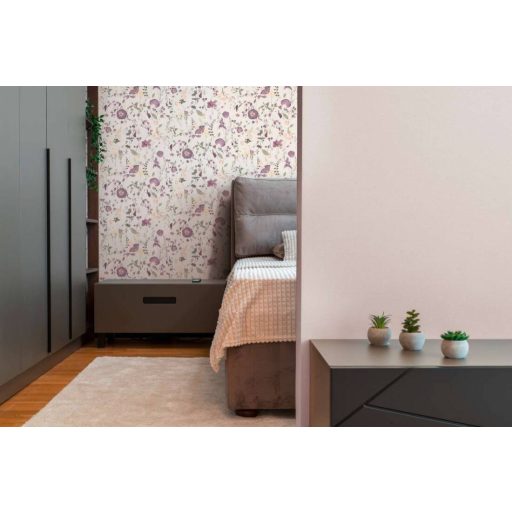 Vadvirágok impulzív és változatos kompozíciója törtfehér szürke zöld és lila tónus tapéta